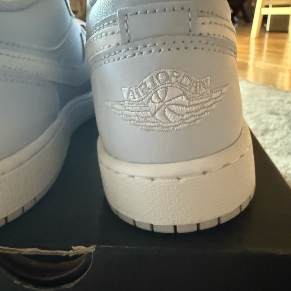 Air Jordan 1 Low cobalt bliss/ White – Size 7Y / W 8.5 – BNIB - Picture 5 of 7